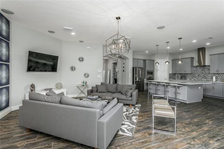 Open floor plan - family room looking toward kitchen