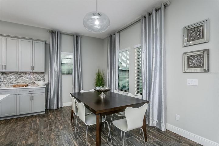 Eat-in kitchen area / dining