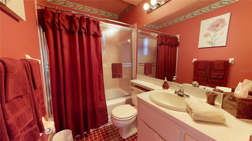 Bath 2 with tub/shower combo