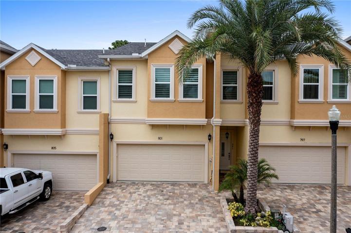 801 Grand Cypress Ct N
