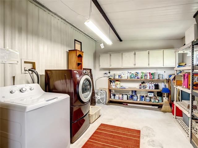Workshop with washer and dryer