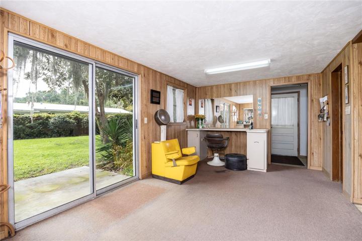Detached beauty shop (future apartment)