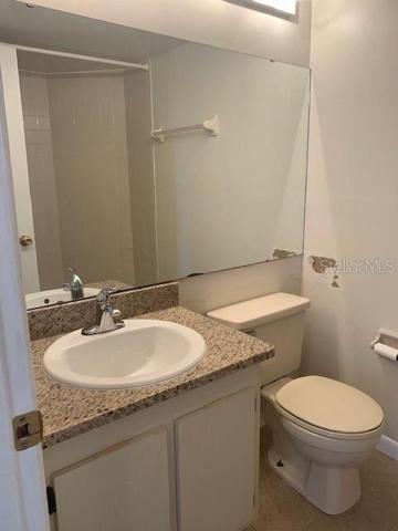 Full bathroom off hallway offers a shower.