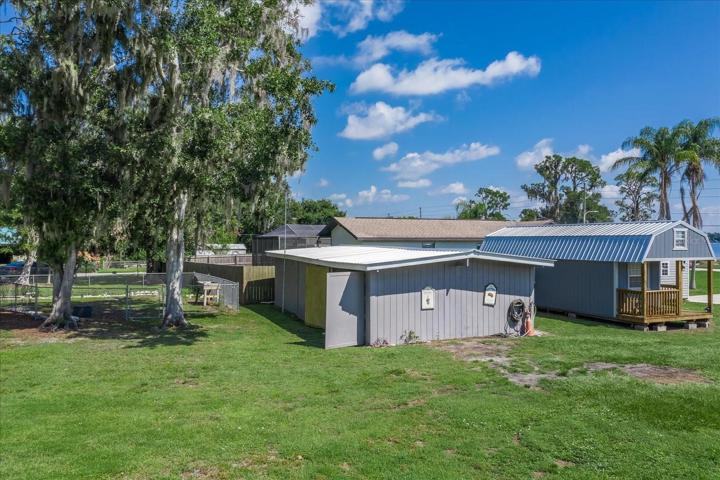 Notice the fenced area behind the 3rd shed, this is a gated garden.