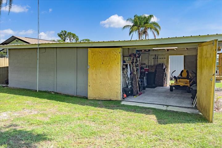 With double doors on both sides, it makes for easy access of tools and machinery.