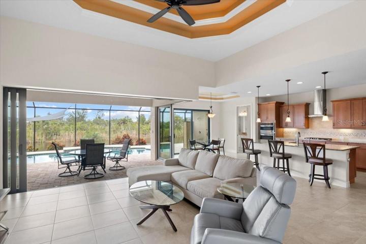 Pocketing Glass sliders open to lanai