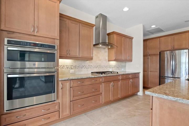 Propane Gas cooktop & micro/Oven Combo
