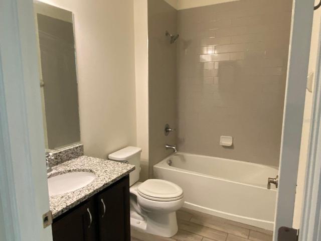 1828 NW 22nd Pl-2nd Bathroom