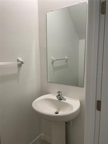 Half bathroom 1st floor