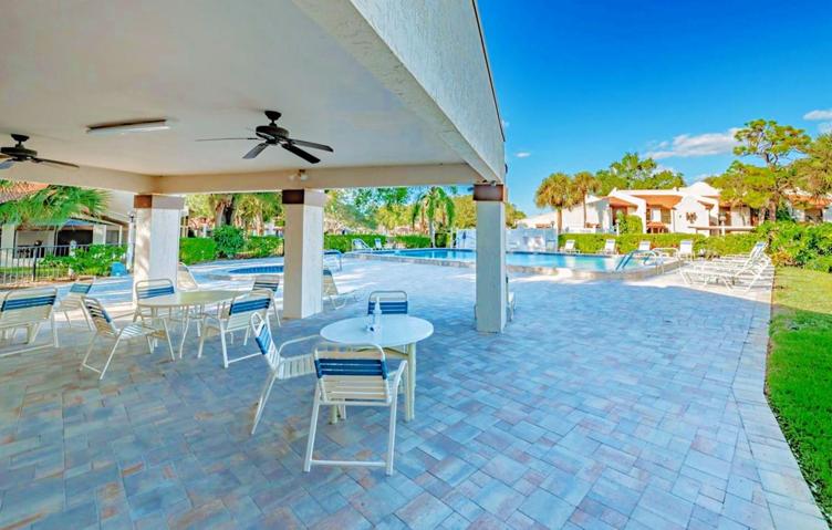 Tarpon Woods covered patio