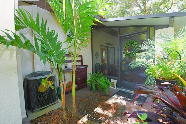 Lanai Front Entrance