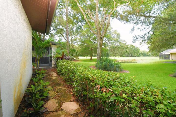Lanai Pathway
