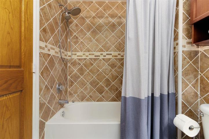 Ensuite Fully tiled Bathroom