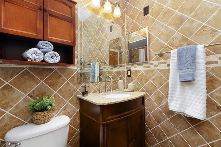 Ensuite Fully tiled Bathroom