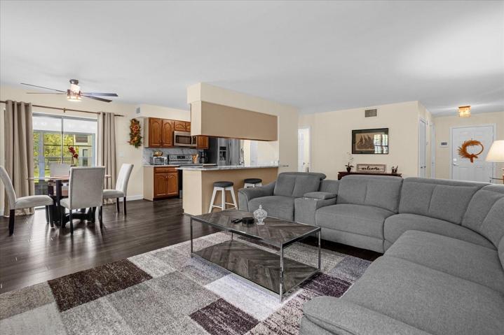 Open Floor Plan (Living Room/Kitchen/ Dining)