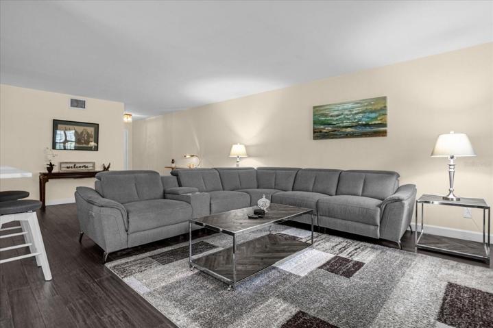 Open Floor Plan (Living Room/Kitchen/ Dining)