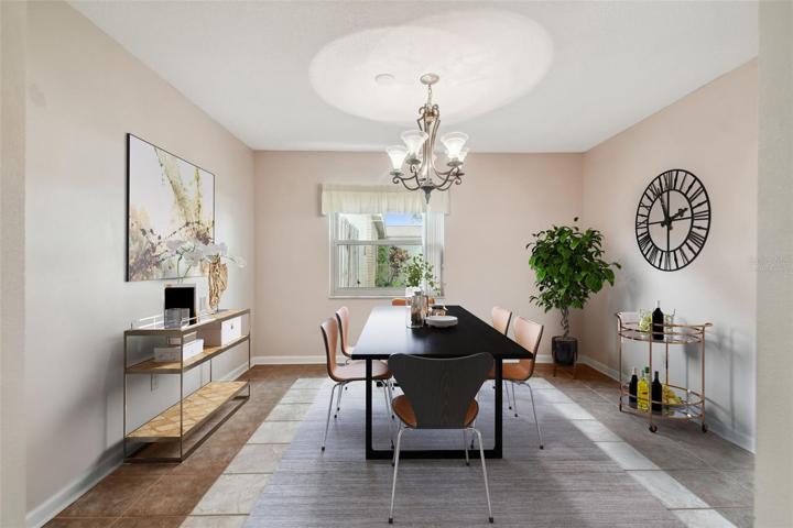 ( virtually staged )dining room