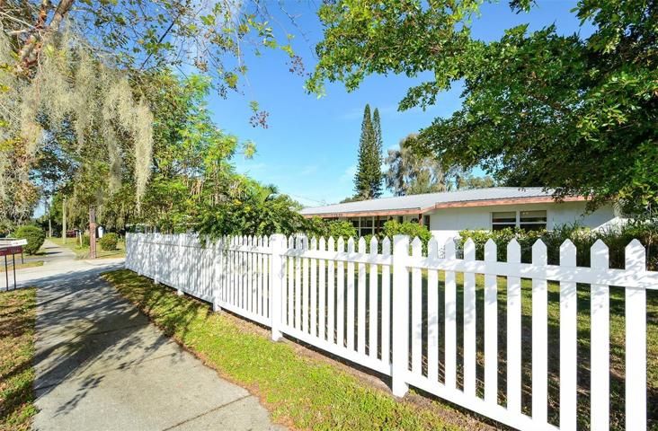 Front fenced yard