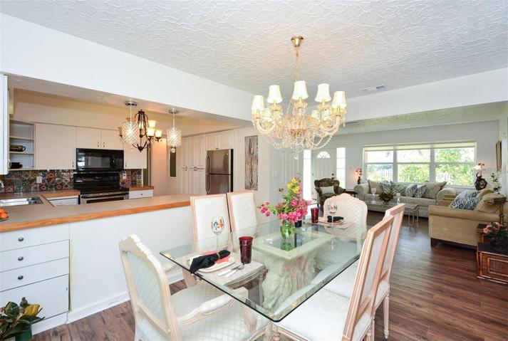 Dining room/kitchen