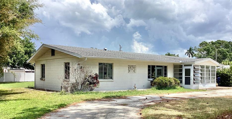 6123 Crestwood Ave