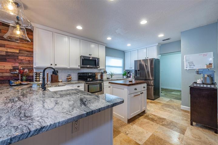 Granite countertops and new appliances 4/2023