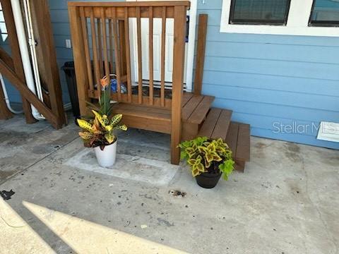 Side door main entry