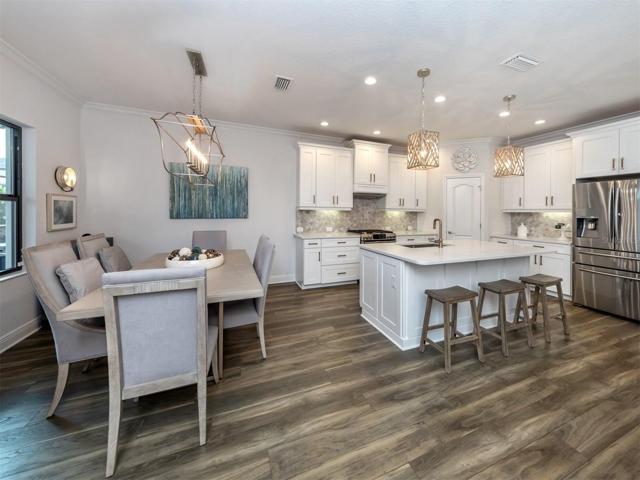 Kitchen and Dining Space With Room For 10