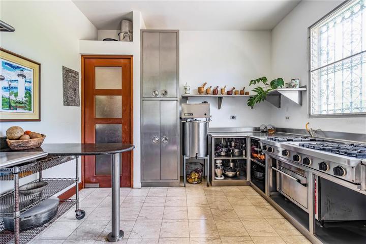 Kitchen (main)