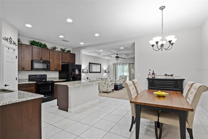 Kitchen & Dining