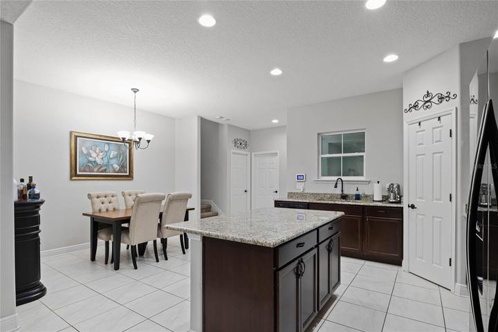 Kitchen & Dining