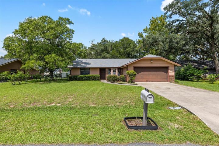 spacious drive way and main entrance