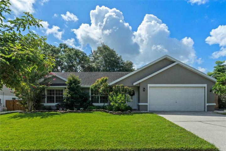 Amazing location in the community of Alafaya Woods in the heart of Oviedo.