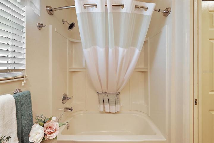 Guest Bathroom w/ Tub-Shower Combo