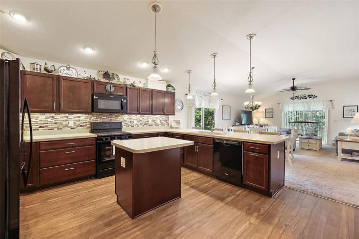 Large Open-Concept Kitchen