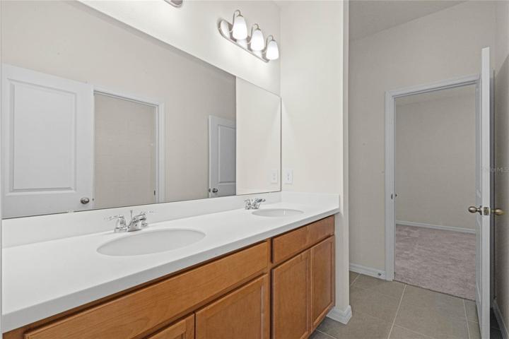 Jack & Jill, 2nd bath