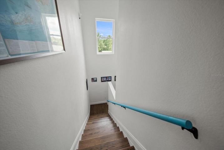 Downstairs to entrance and extra bedrooms