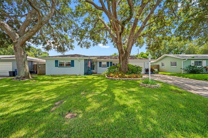 Welcome to 10972 90th Terrace in SUNNY SEMINOLE, Florida!