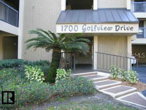 Friendly 55+Community with everything close, including beaches, shopping, Downtown Tarpon and more.
