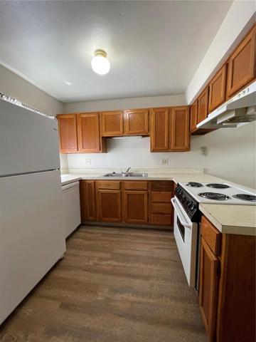 Unit B - kitchen