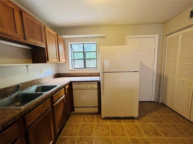 Unit C - kitchen