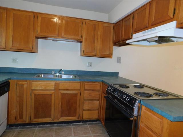 Unit D - kitchen