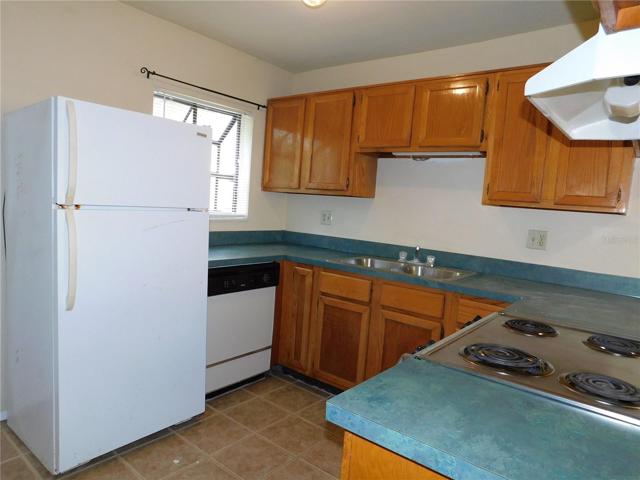 Unit D - kitchen