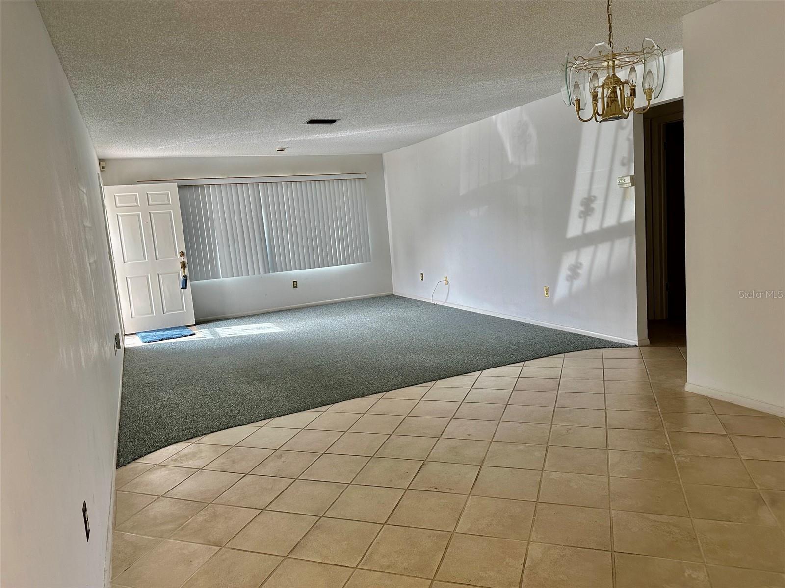 livingroom/dining area