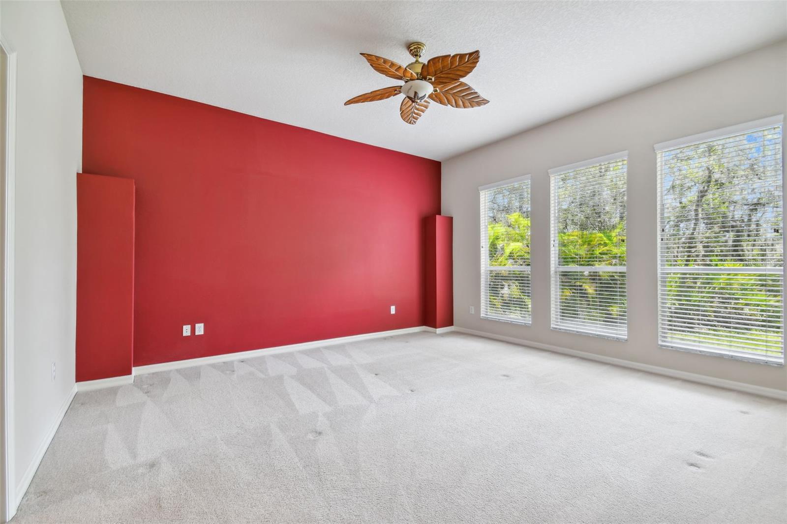 3 tall windows give wonderful rear views and draws lots of natural light
