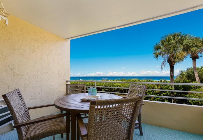 Covered patio overlooking the gulf beaches!