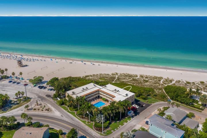 Beachfront condo zoned for weekly rentals
