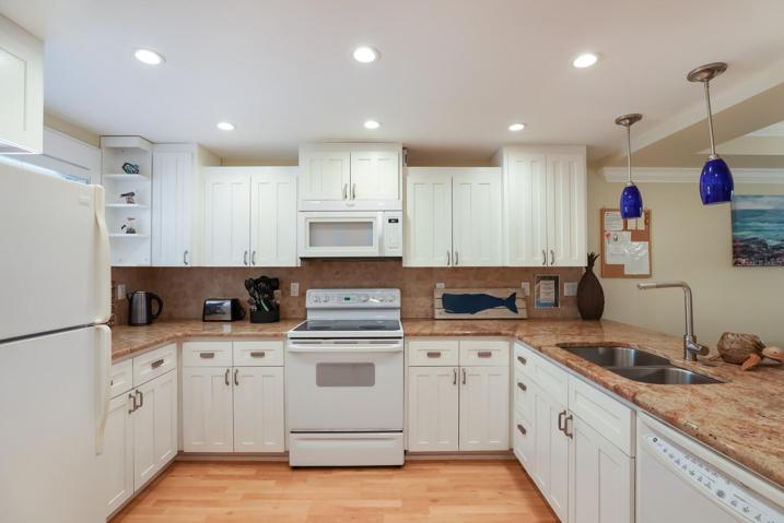 Granite counter tops and lots of storage