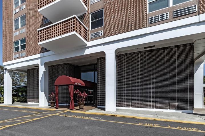 Entrance to 4015 Bayshore Blvd
