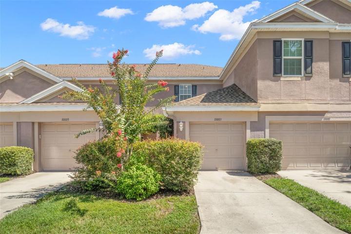 Middle unit w/beautiful landscaping