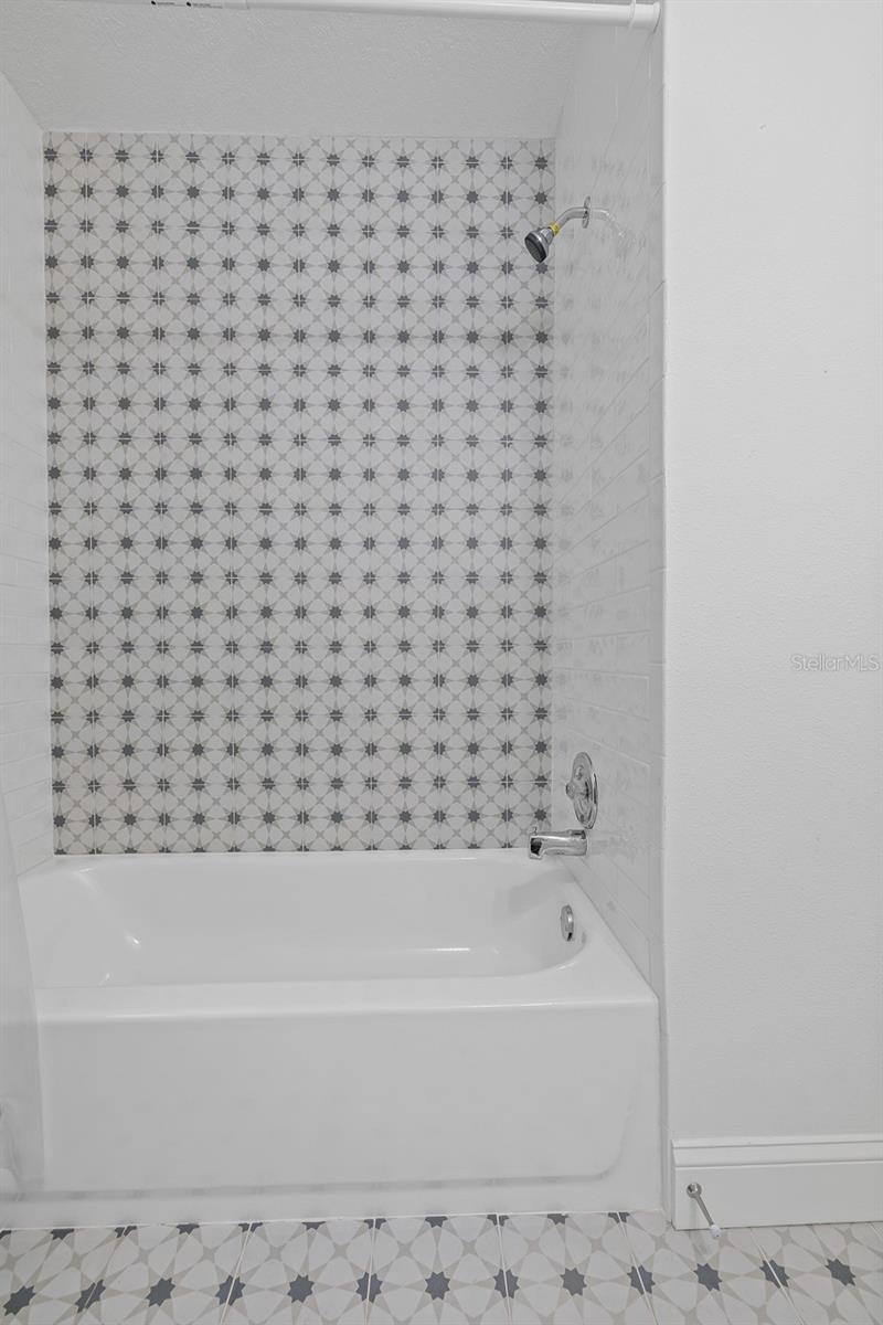 right side guest bathroom with tub/shower combo